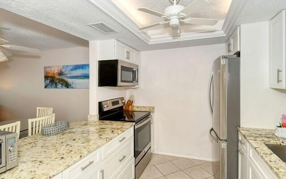 Kitchen Area - Fully equipped kitchen with all of your large and small appliances needed.