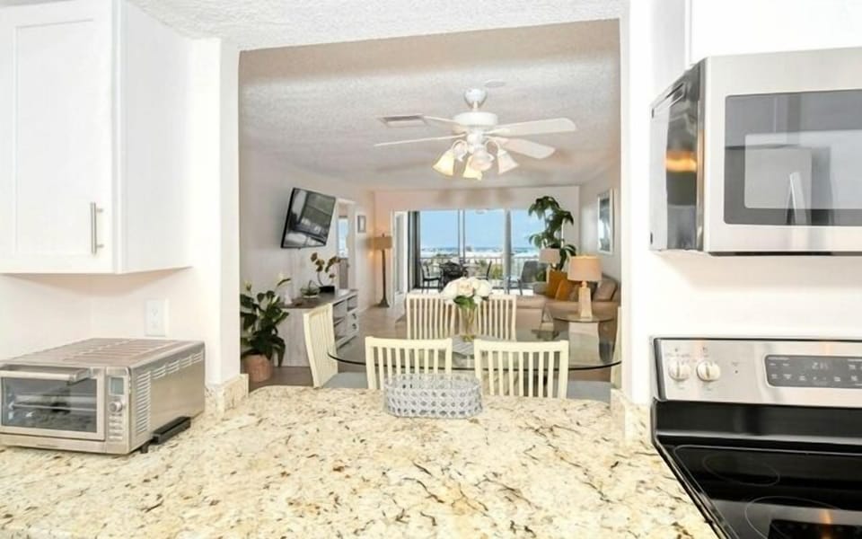 Kitchen Area - Pass through to dining area