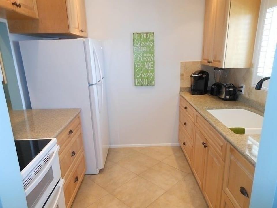 Kitchen - Fully equipped kitchen