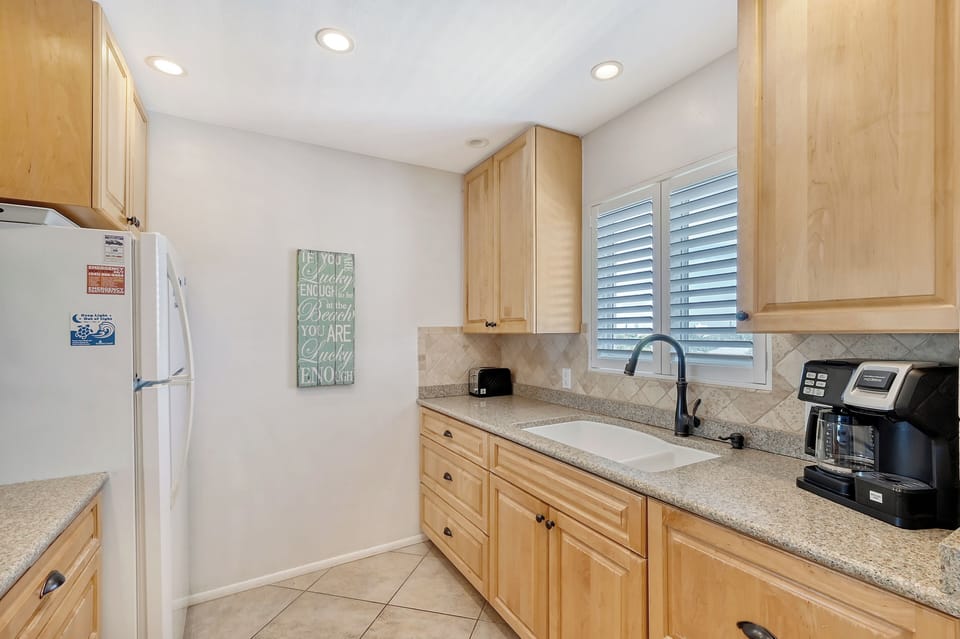 Kitchen - Combination auto-drip and K-cup coffee maker.