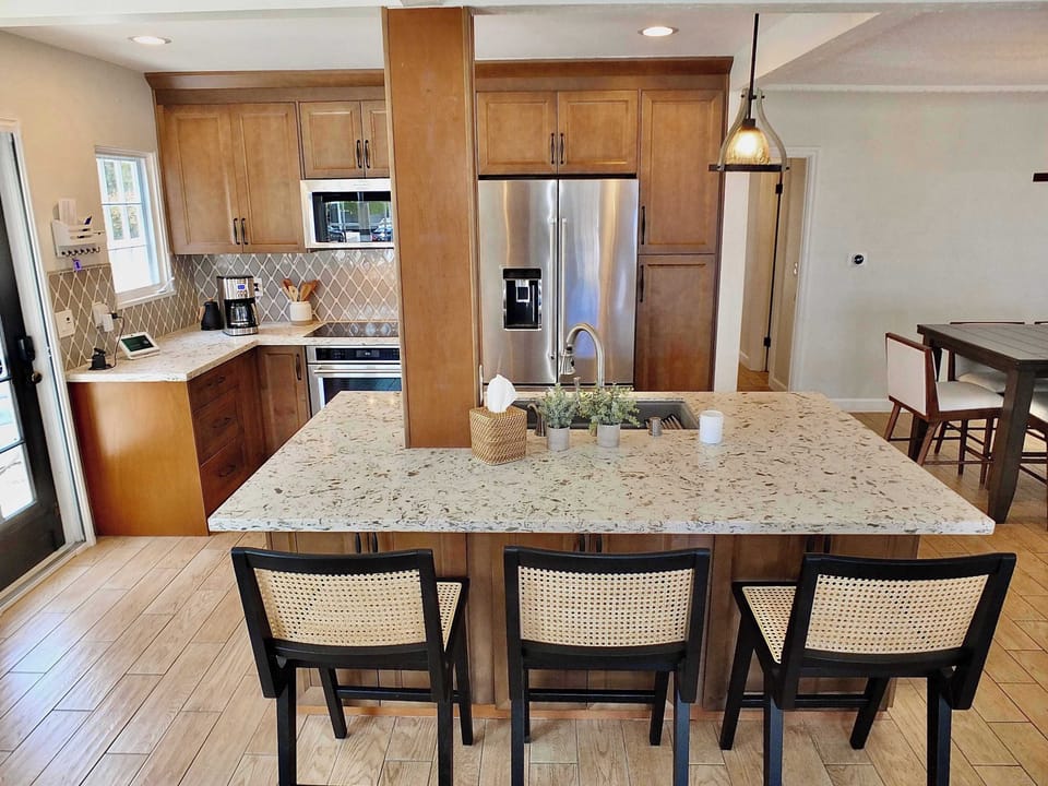 House, Multiple Beds, Patio, Garden View (Belmont Shore Beach House) | Private kitchen | Fridge, microwave, oven, stovetop