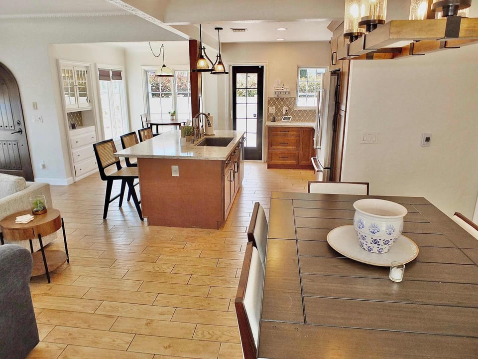 House, Multiple Beds, Patio, Garden View (Belmont Shore Beach House) | Dining