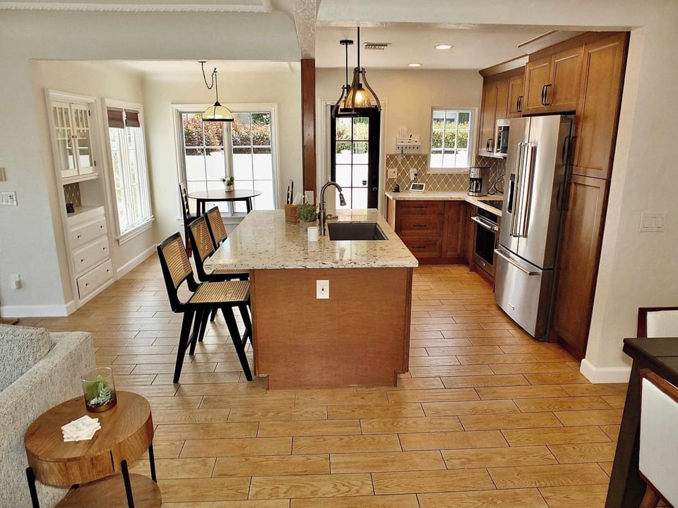 House, Multiple Beds, Patio, Garden View (Belmont Shore Beach House) | Private kitchen | Fridge, microwave, oven, stovetop