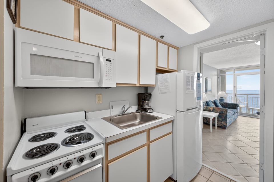 Kitchen - Prepare meals and snacks easily in the well‑equipped kitchen with modern appliances and cookware.