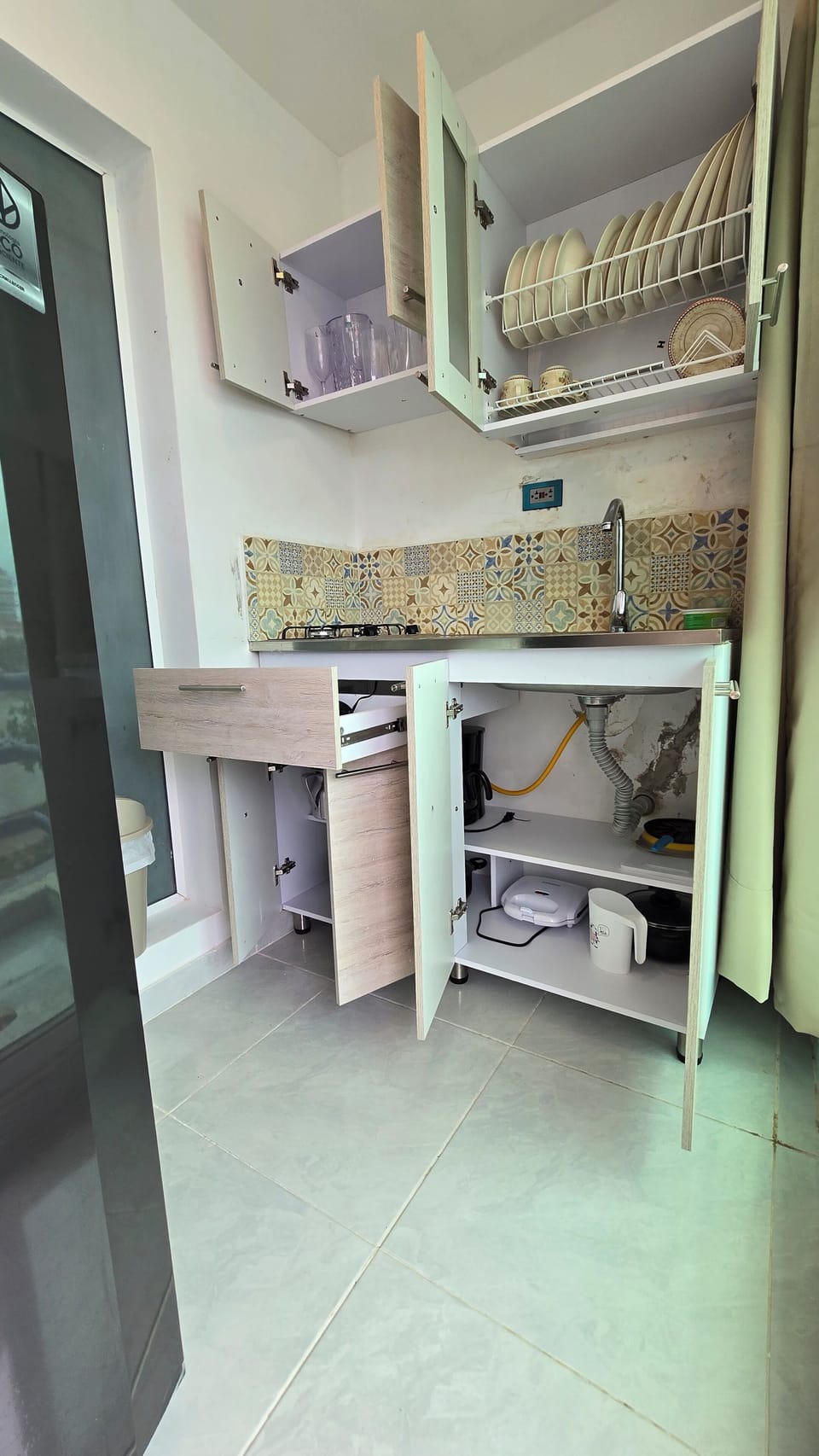 Basic Studio, Lake View | Private kitchenette