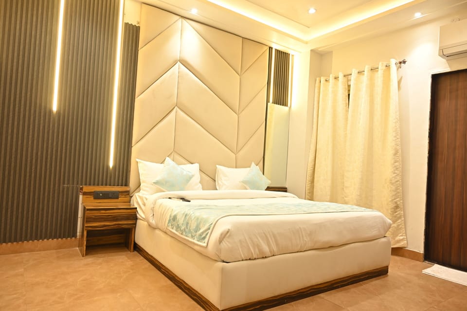 Superior Twin Room, Balcony | Desk, laptop workspace, free WiFi