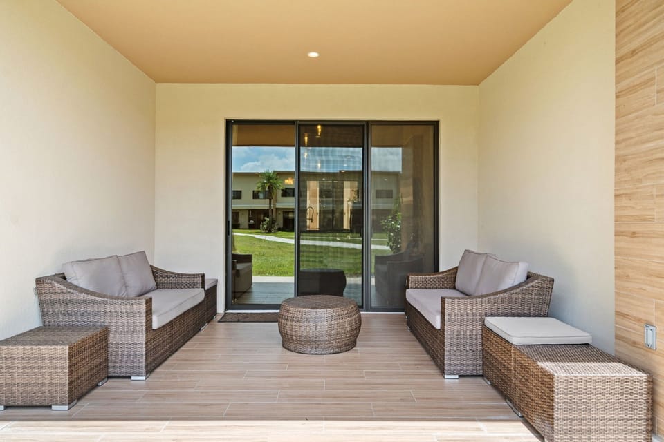 3092 Rockefeller Way (33).jpg
