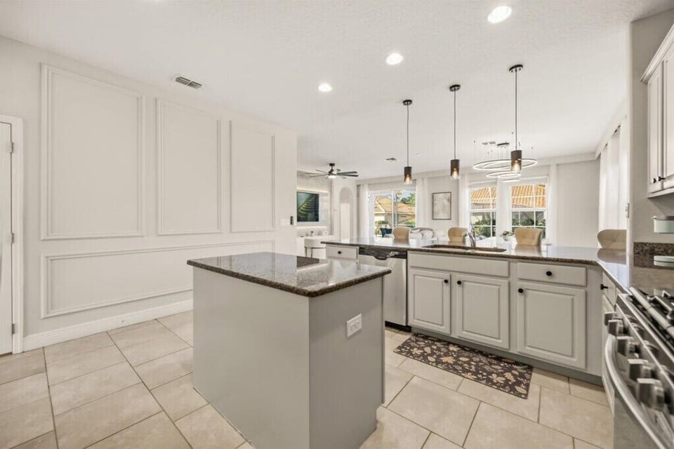 4176 Oaktree Dr (7).jpg