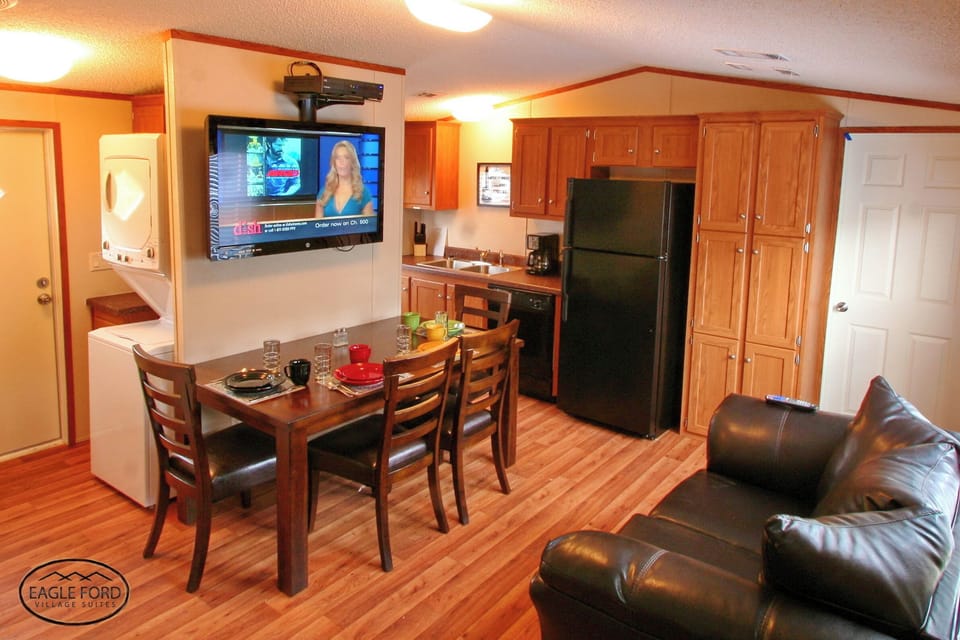 Comfort Studio Suite | Shared kitchen facilities | Full-size fridge, microwave, oven, stovetop