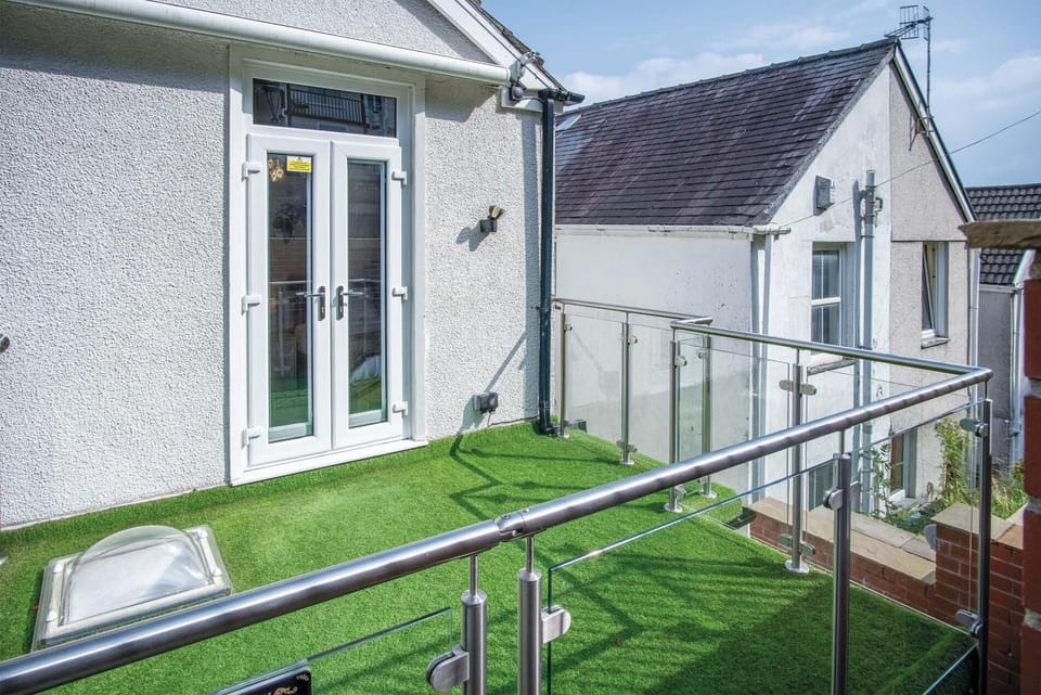 Overland Road – 4 Bedroom House – Mumbles (5835)
