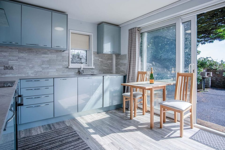 Lundy Lodge – 1 Bedroom Annex – Rhossili (6018)