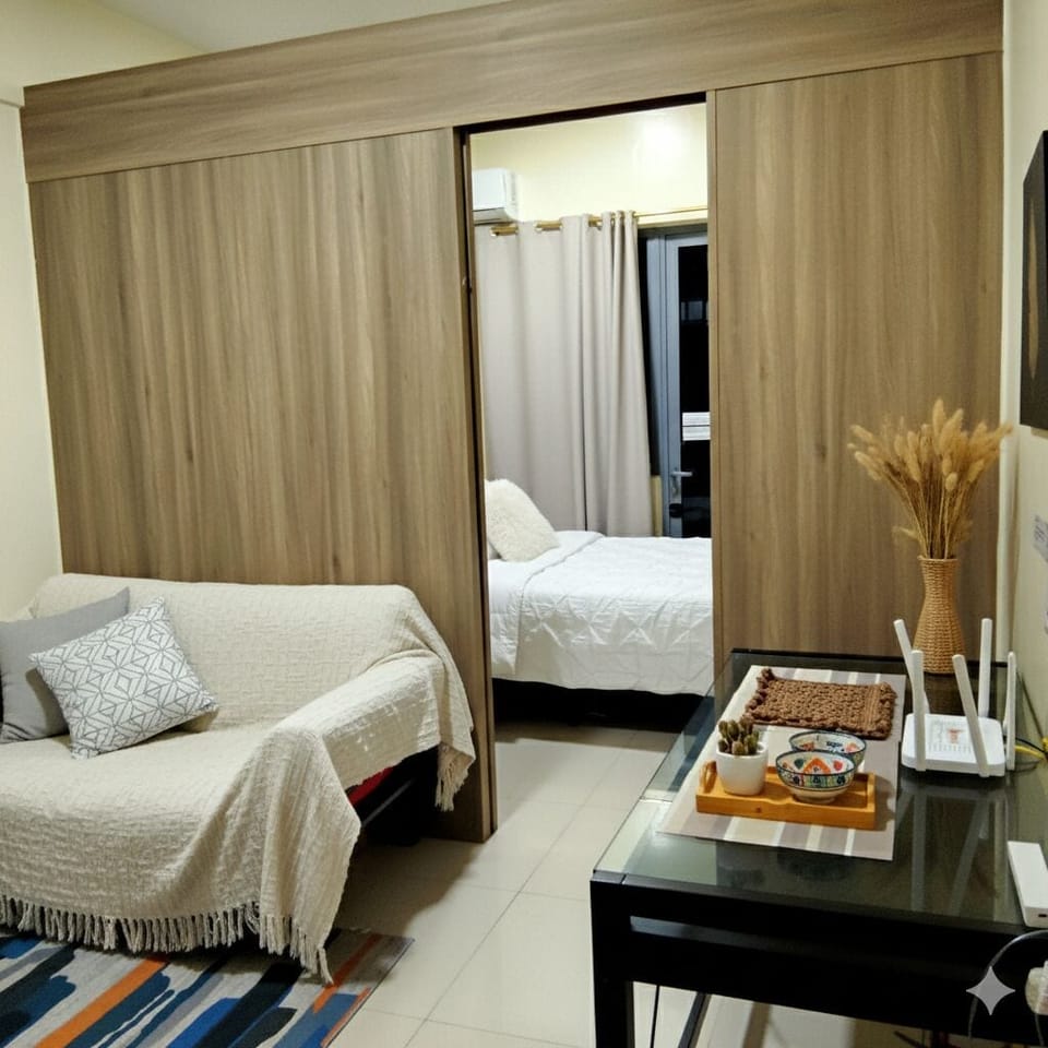Basic Double Room | In-room dining