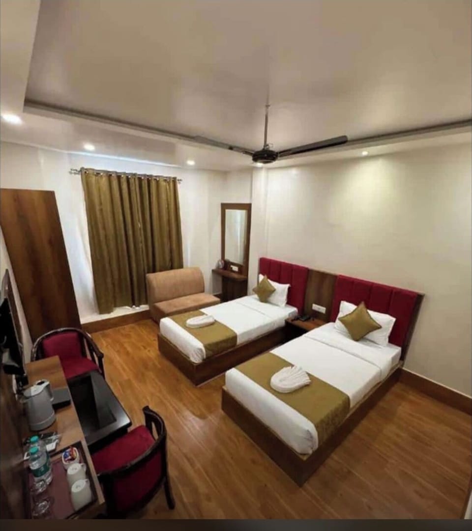 Comfort Studio, Balcony, City View | Bathroom | Shower, slippers, towels, soap
