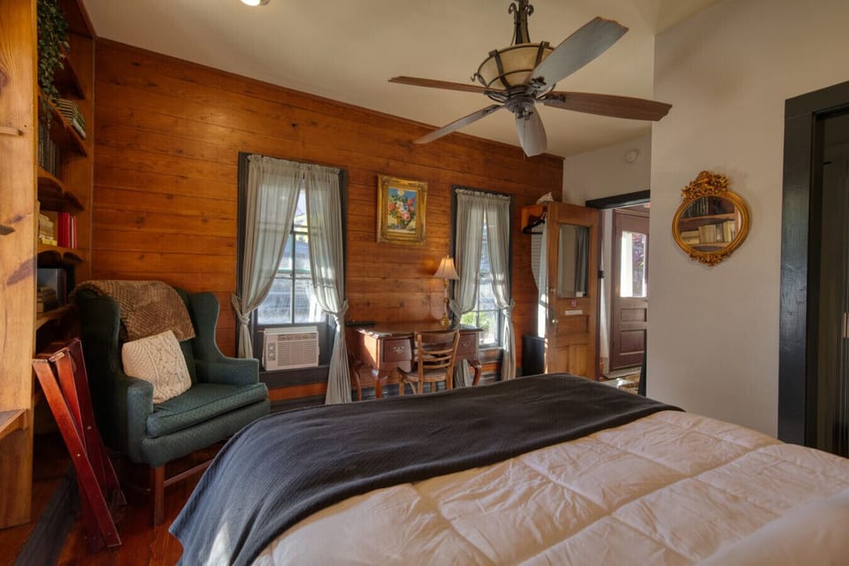 Queen Bed + Desk
