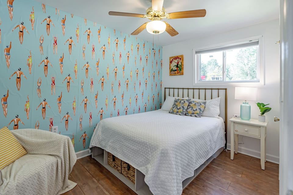 Queen bedroom with room darkening shades