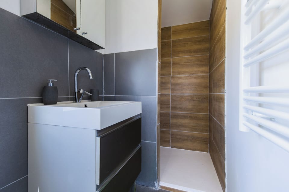 Deluxe Double Room, Balcony, Mountain View | Bathroom | Towels, soap, shampoo, toilet paper