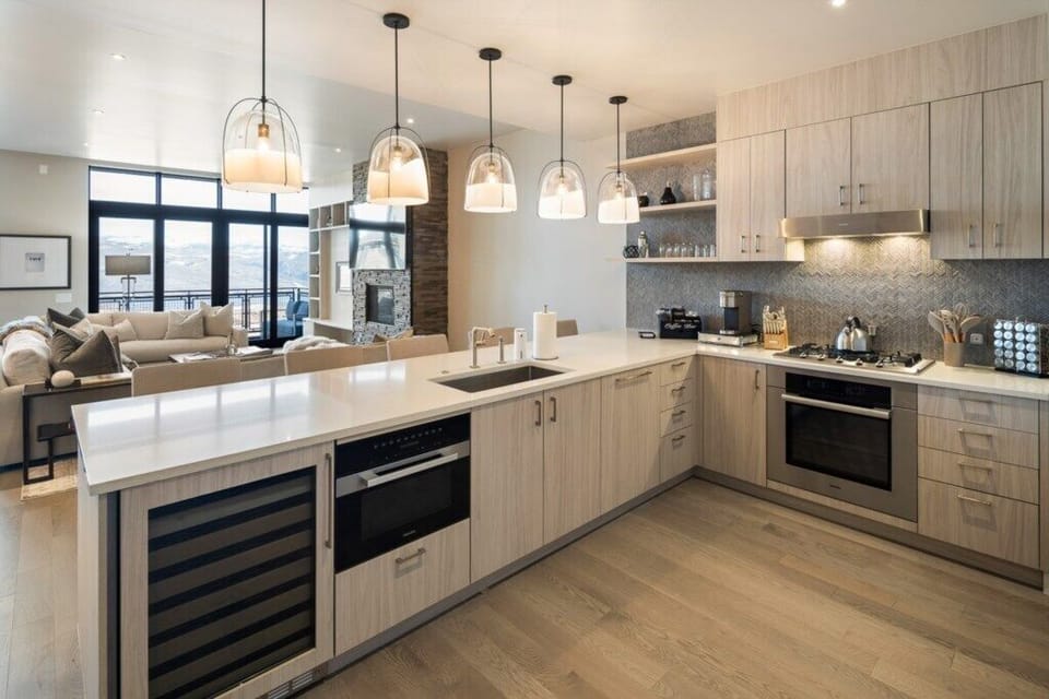 Full kitchen