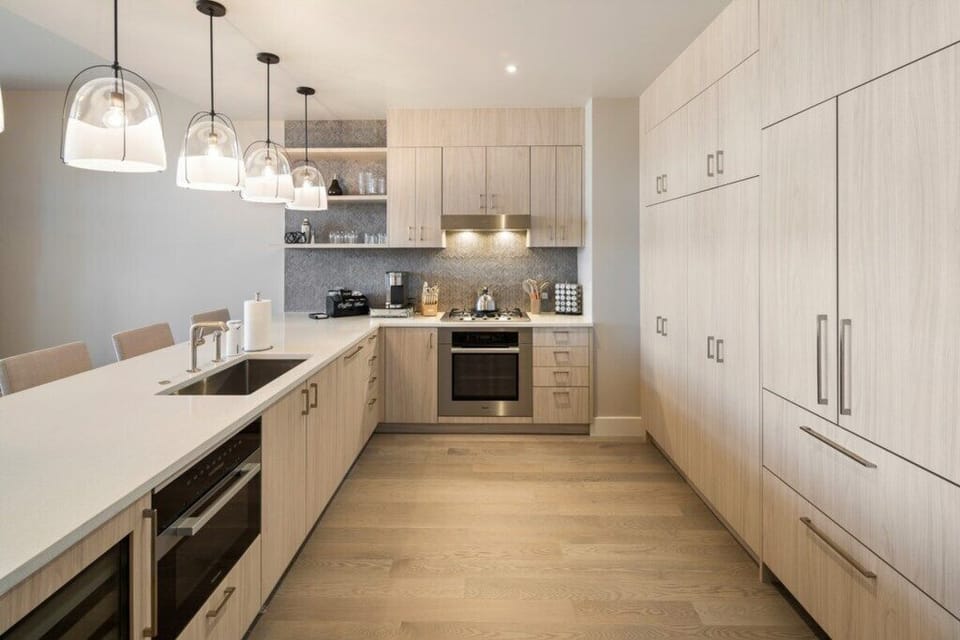 Full kitchen