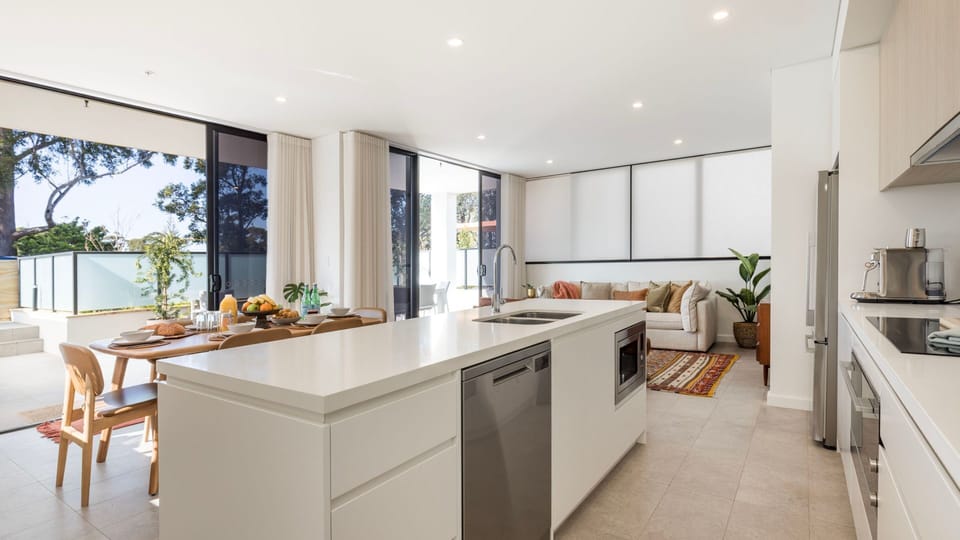 Latitude South Coast - huskisson accommodation kitchen and dining area