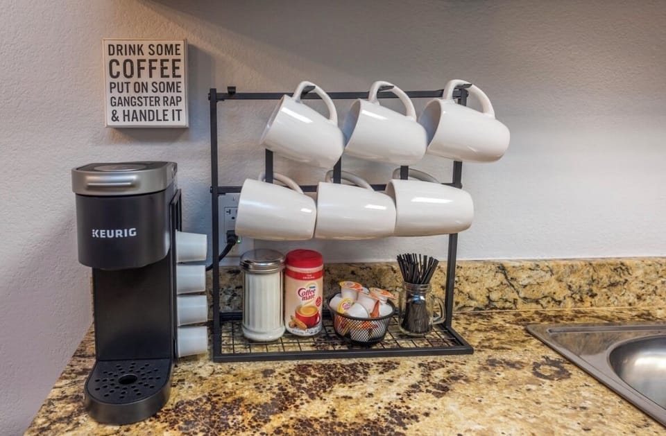 Single serve Keurig with complimentary pods 