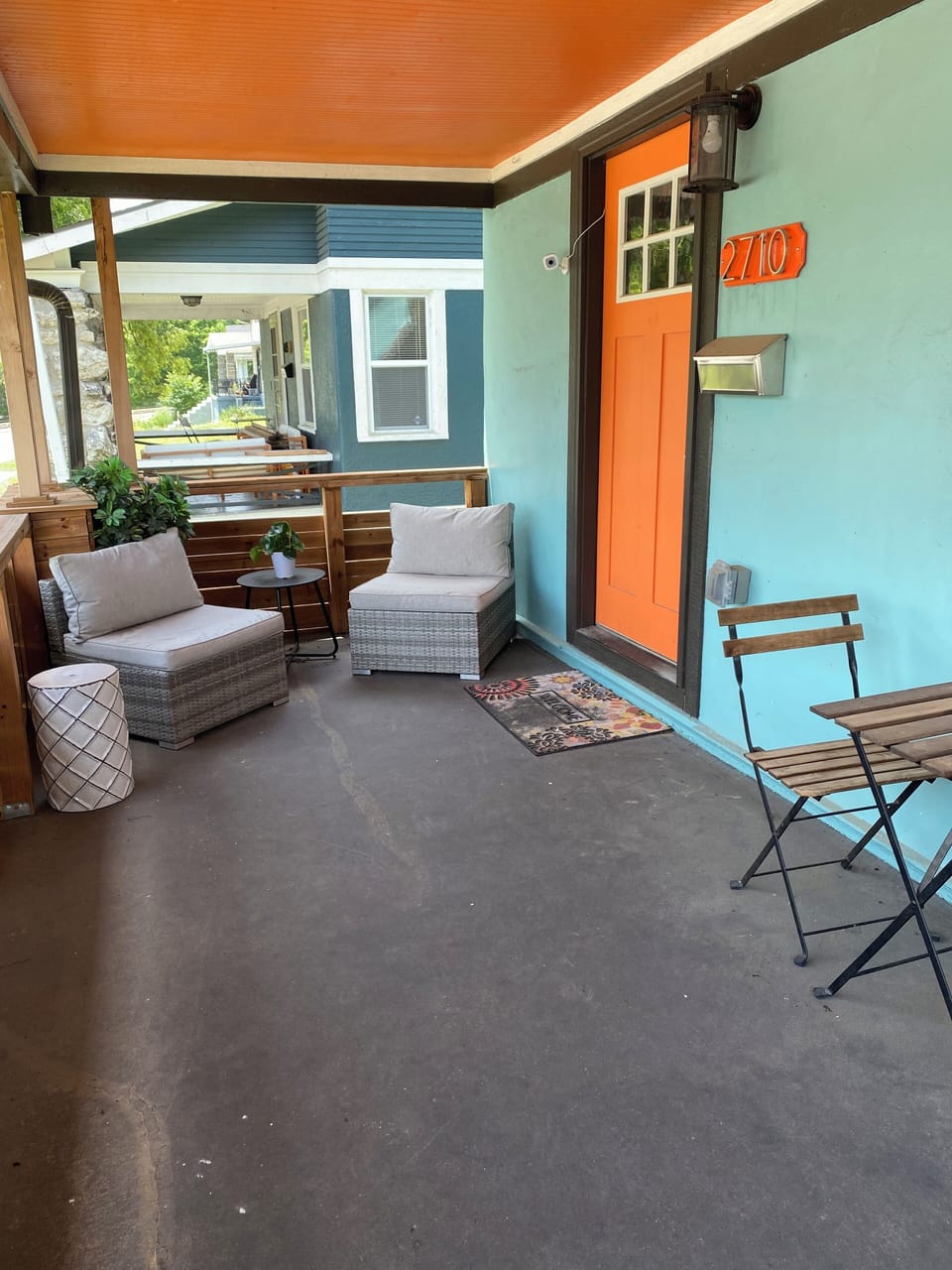 Outdoor dining