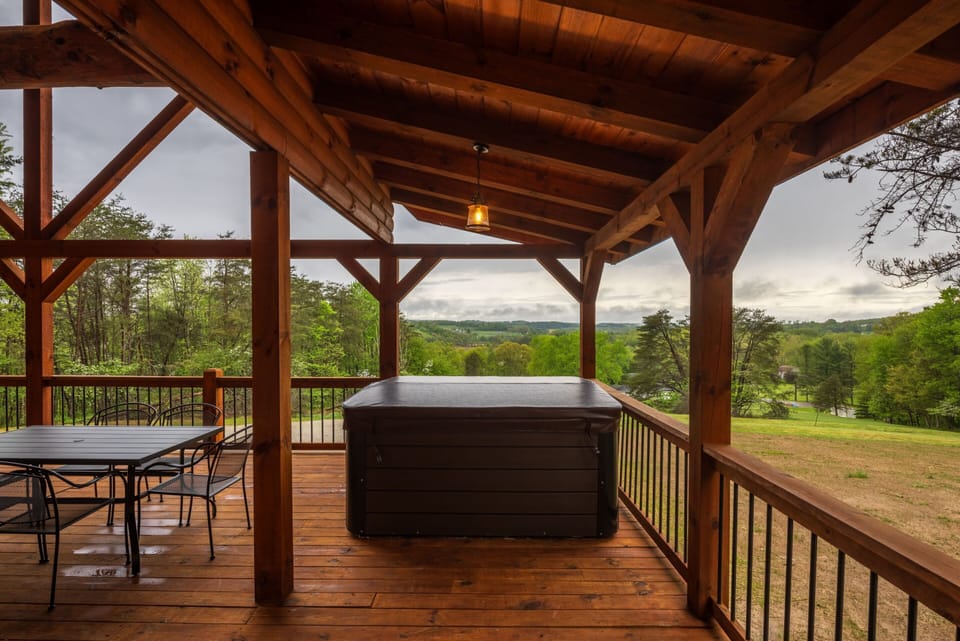 Scenic Ridge Lodge, Closeup of Hot Tub, looking West