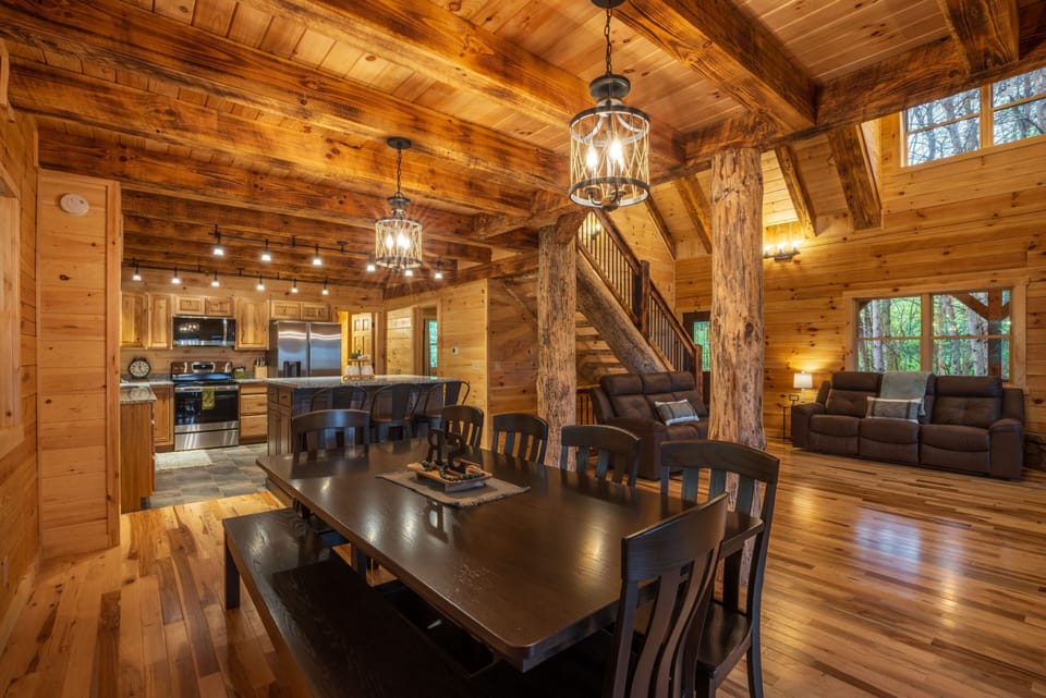 Scenic Ridge Lodge Dining Room, Kitchen and Great Room