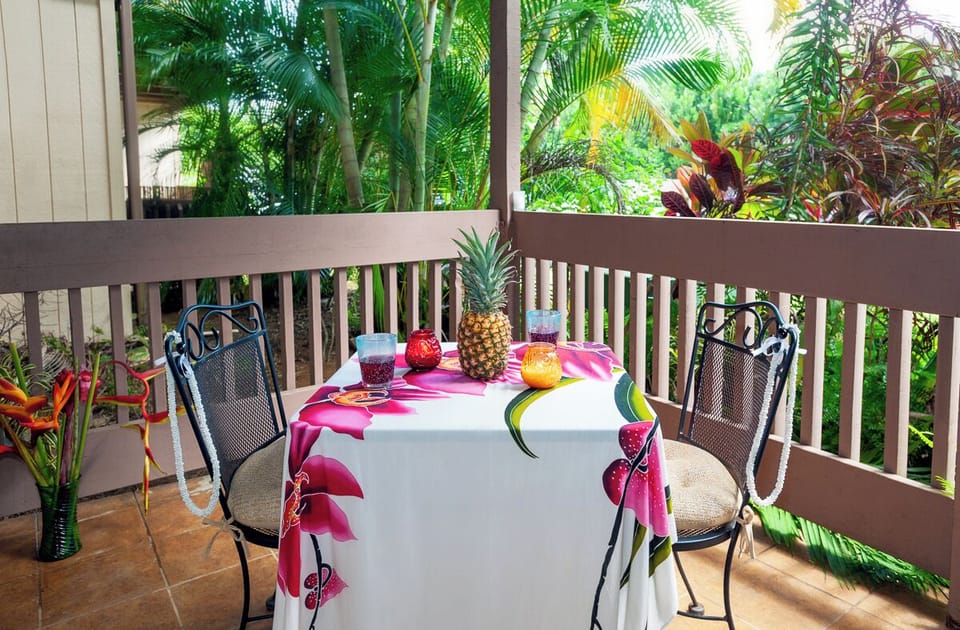 Condo, 1 Queen Bed, Hot Tub, Pool View (120B) | Dining