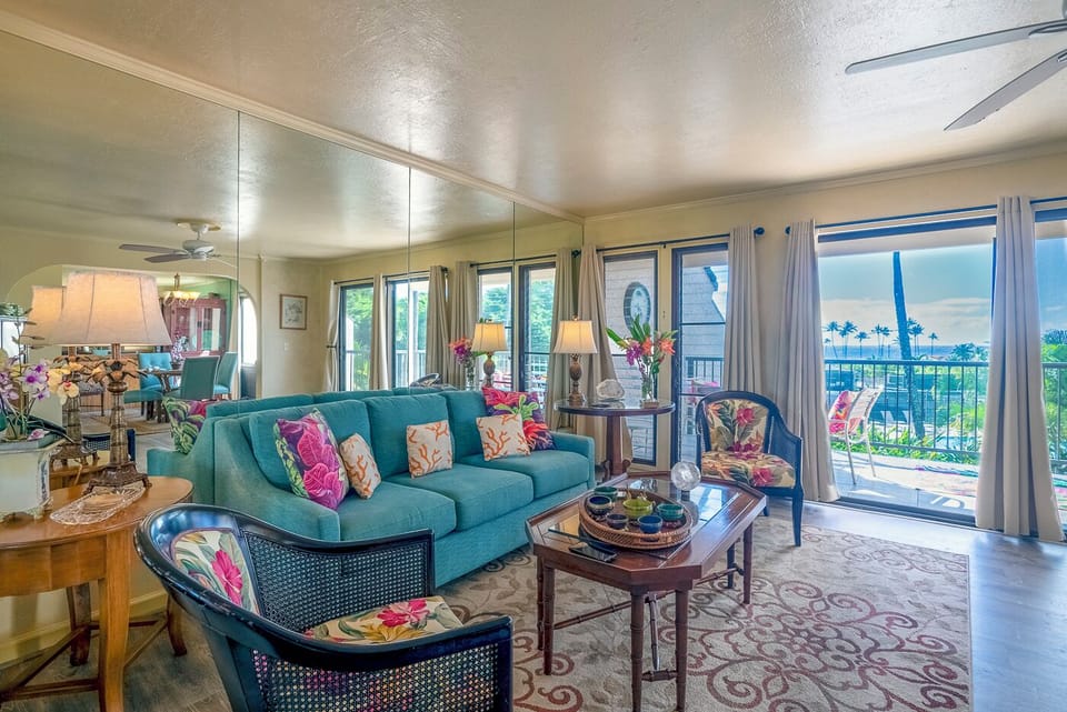 Condo, 1 Queen Bed, Hot Tub, Partial Ocean View (123) | Living area