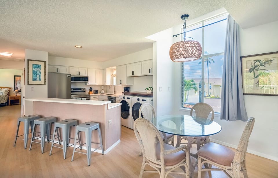 Condo, Multiple Beds, Balcony, Mountain View (2201) | Dining