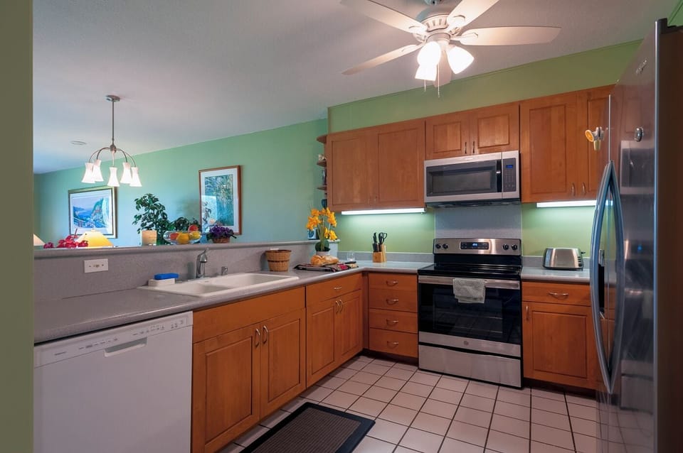 Condo, Multiple Beds, Hot Tub, Ocean View (411) | Private kitchen | Coffee/tea maker