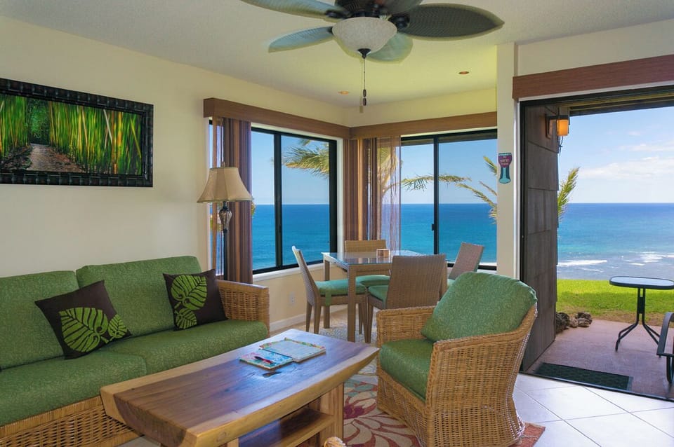 Condo, 1 King Bed with Sofa bed, Balcony, Ocean View (G4) | Living area