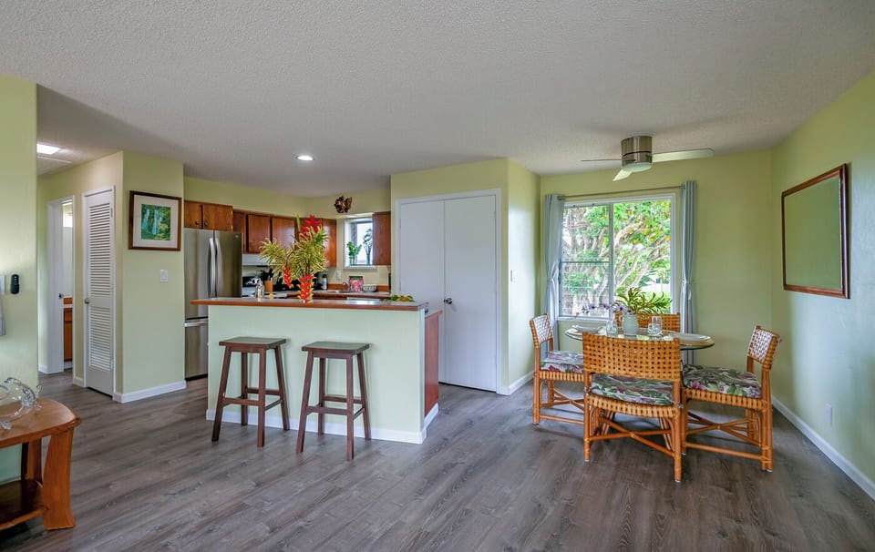 Condo, Multiple Beds, Balcony, Ocean View (1201) | Dining