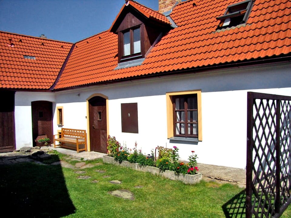 Plant, Building, Property, Window, Sky, House, Cottage, Land Lot, Wood