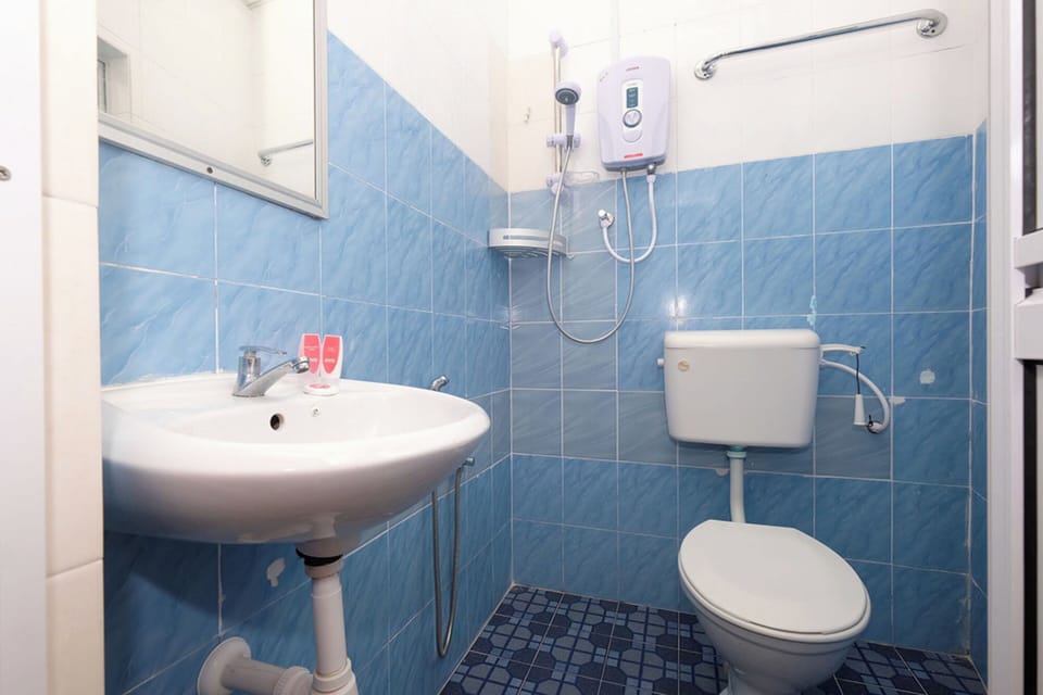 Bidet, towels, soap, shampoo