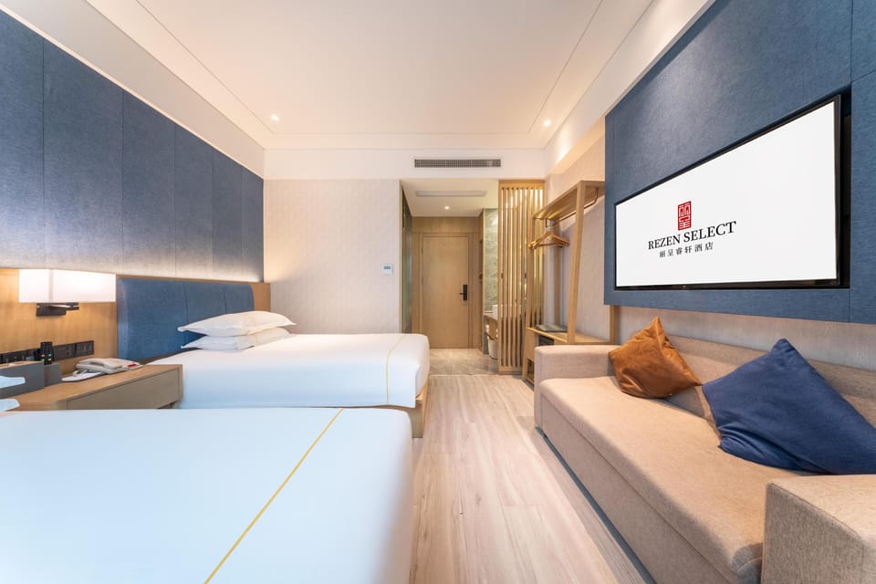 Deluxe Twin Room | Premium bedding, down comforters, desk, laptop workspace