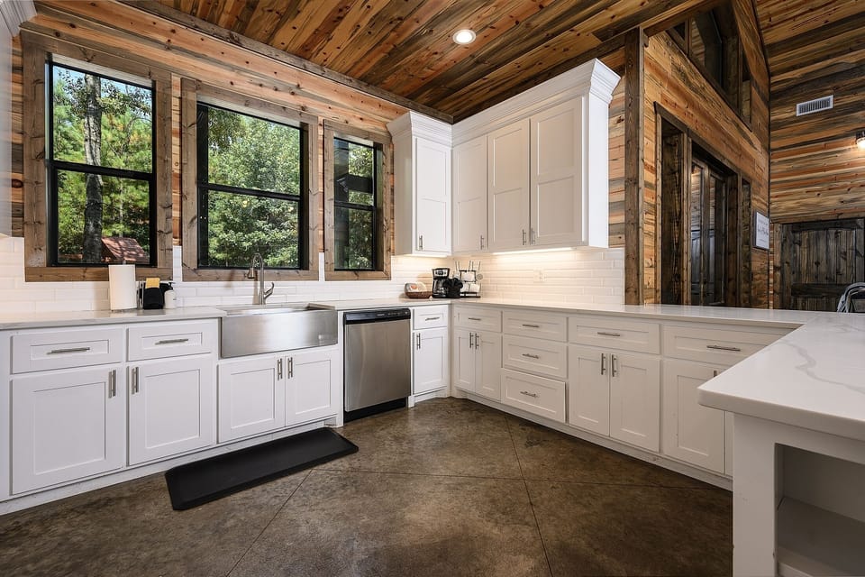 Spacious open kitchen with lots of cabinets, counter space, and all the essentials—appliances and tools—to cook up a great meal! | Once in a Blue Moon, Rose Circle, Broken Bow | Voyax Luxury Vacation Rentals