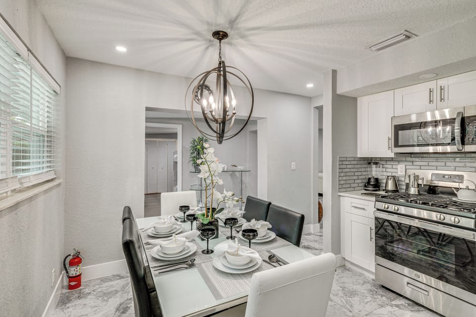 Dining Area | Dishware/Flatware