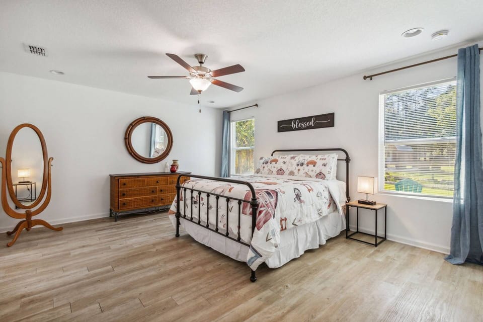 Queen Bed in the Owner's Suite