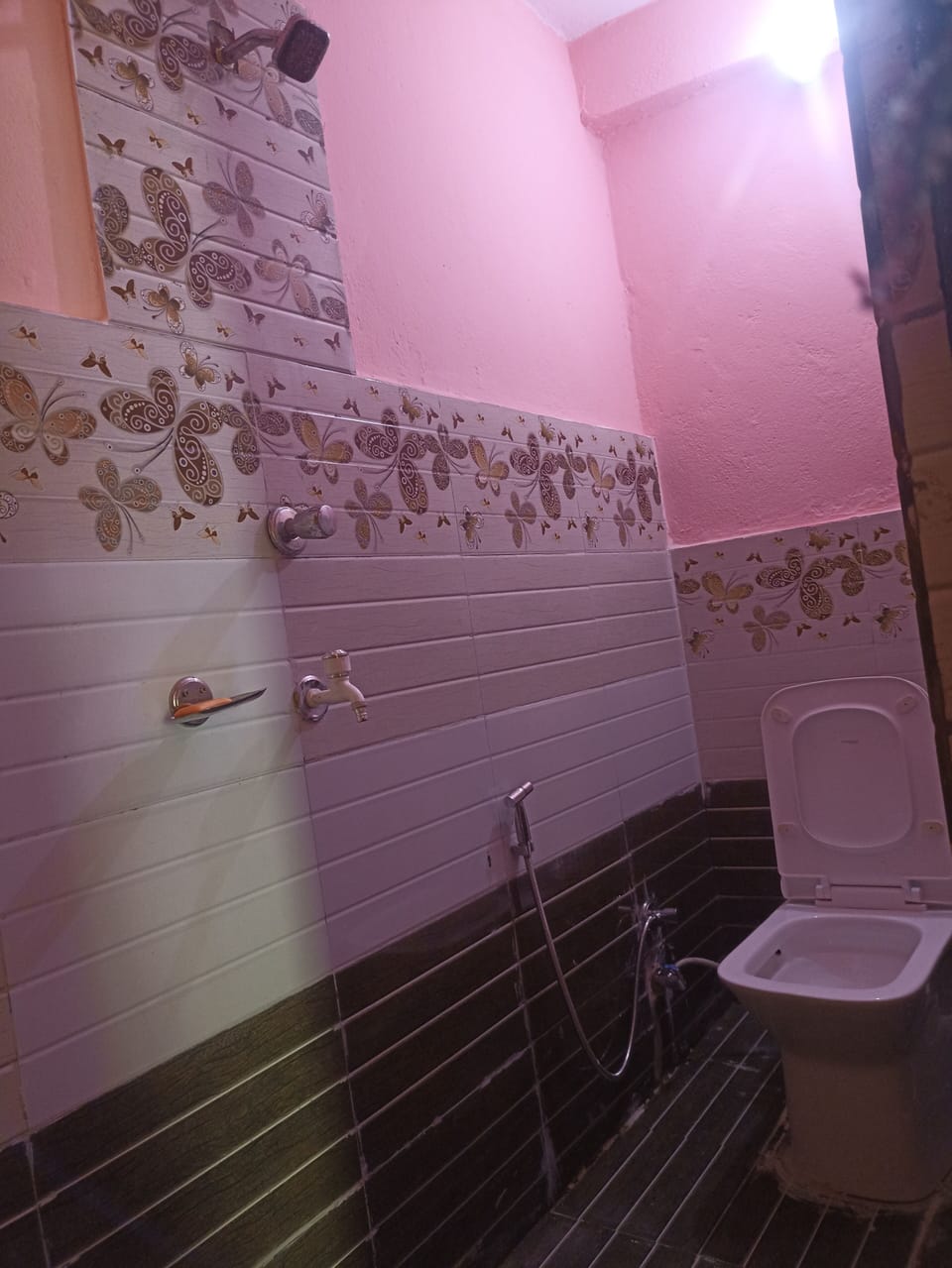 Shower, rainfall showerhead, towels, soap