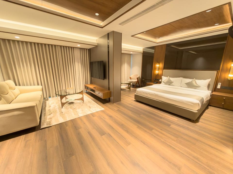 Superior Suite | Laptop workspace