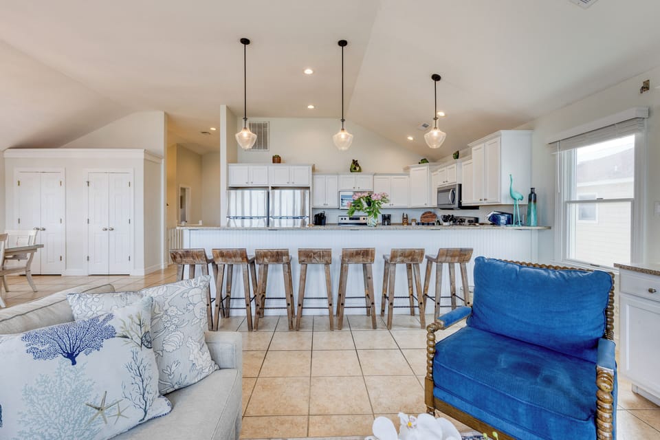An open layout makes it easy for your group to connect.