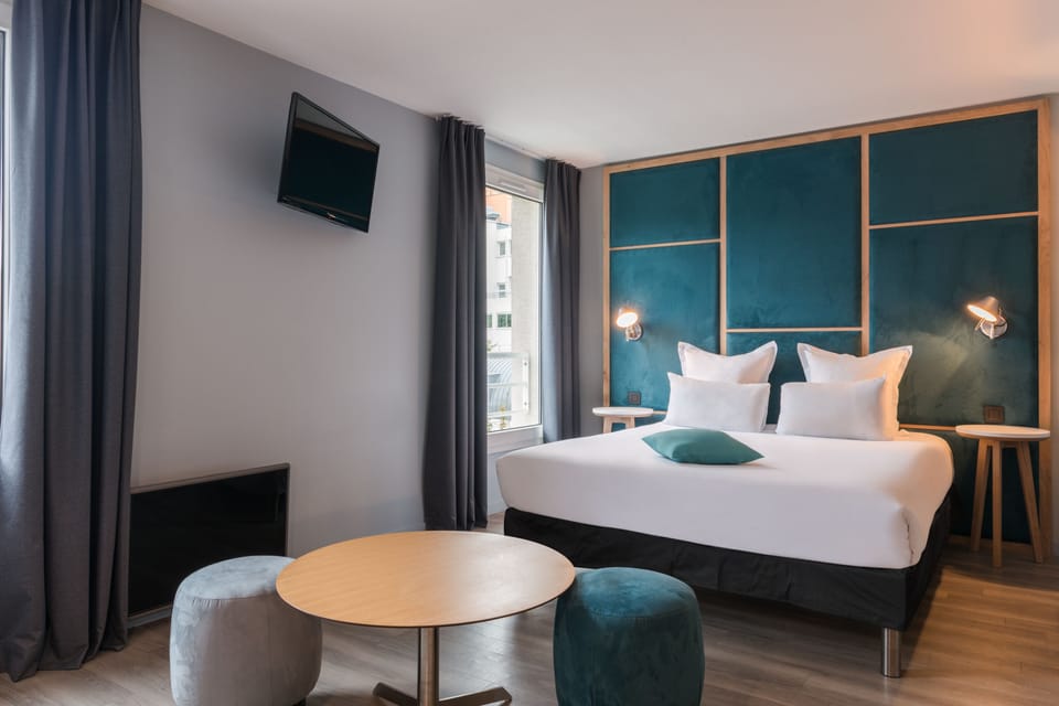 In-room safe, desk, soundproofing, free cribs/infant beds