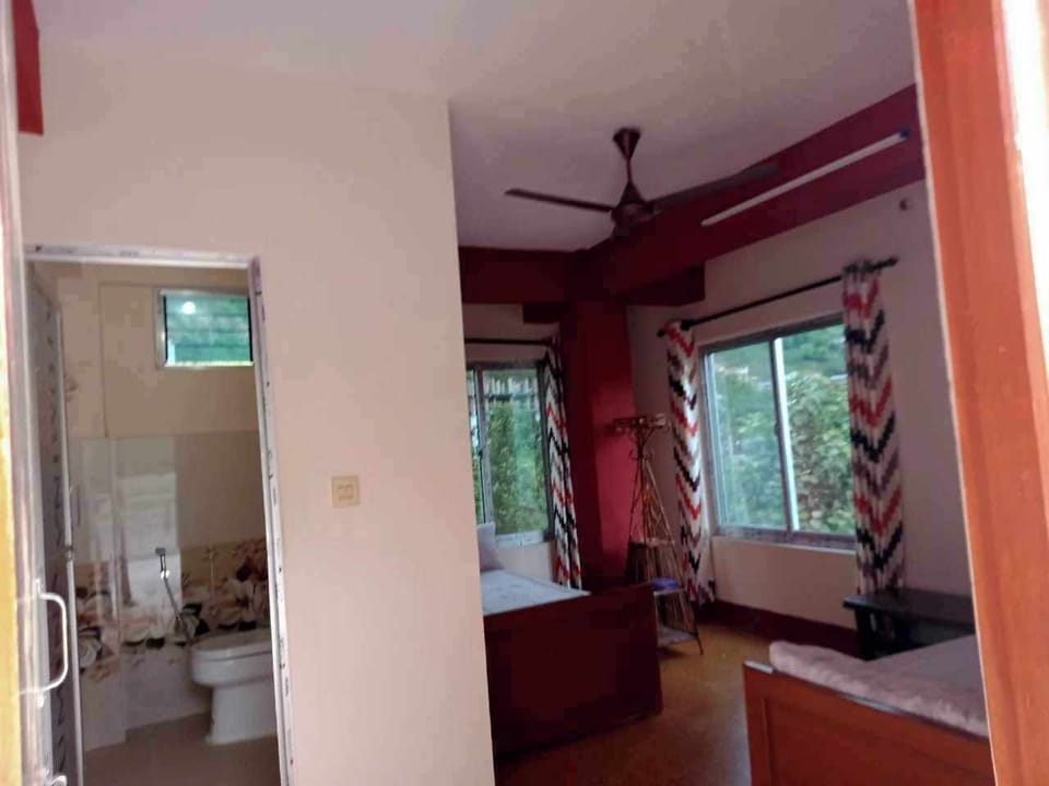 Basic Double or Twin Room | Premium bedding, desk, soundproofing, WiFi (free)