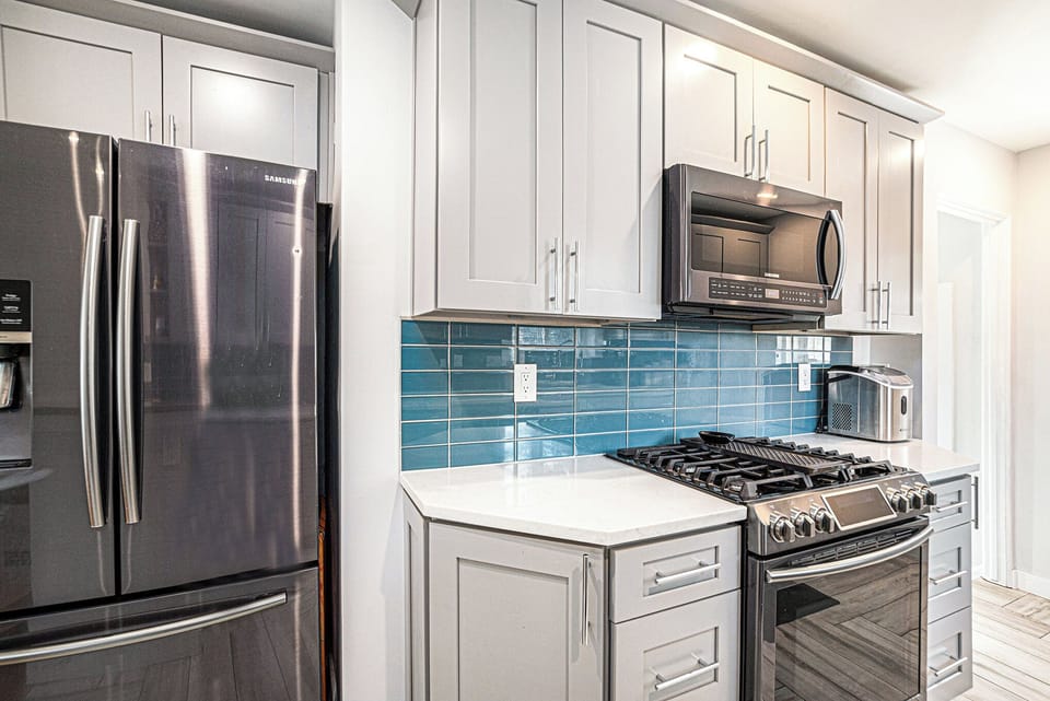 Bright and airy kitchen with everything you need to cook at home.