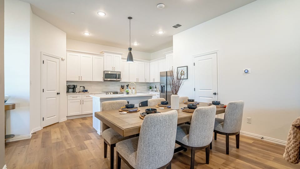 Gather around and eat like you live here. The dining area seats your whole group and flows seamlessly into the full kitchen — ideal for group travel, family stays, and anyone who wants more than a hotel room near Globe Life Field.