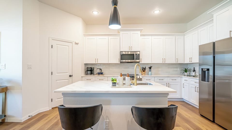  A fully equipped chef's kitchen with everything you need for a home-cooked meal or game day prep. Full-size appliances, cookware, utensils, and counter space to spare — because not every great meal should come from DoorDash.