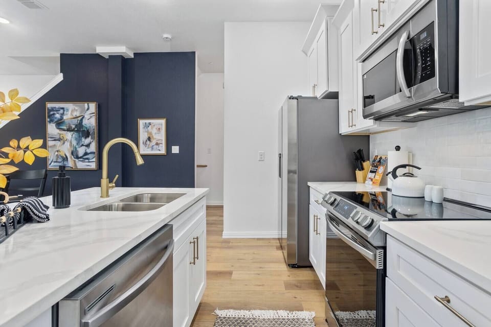 Cook and gather in a fully equipped, modern kitchen with sleek appliances and ample counter space, perfect for creating delicious meals or enjoying a quick snack.