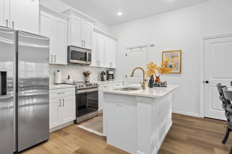 Cook and gather in a fully equipped, modern kitchen with sleek appliances and ample counter space, perfect for creating delicious meals or enjoying a quick snack.