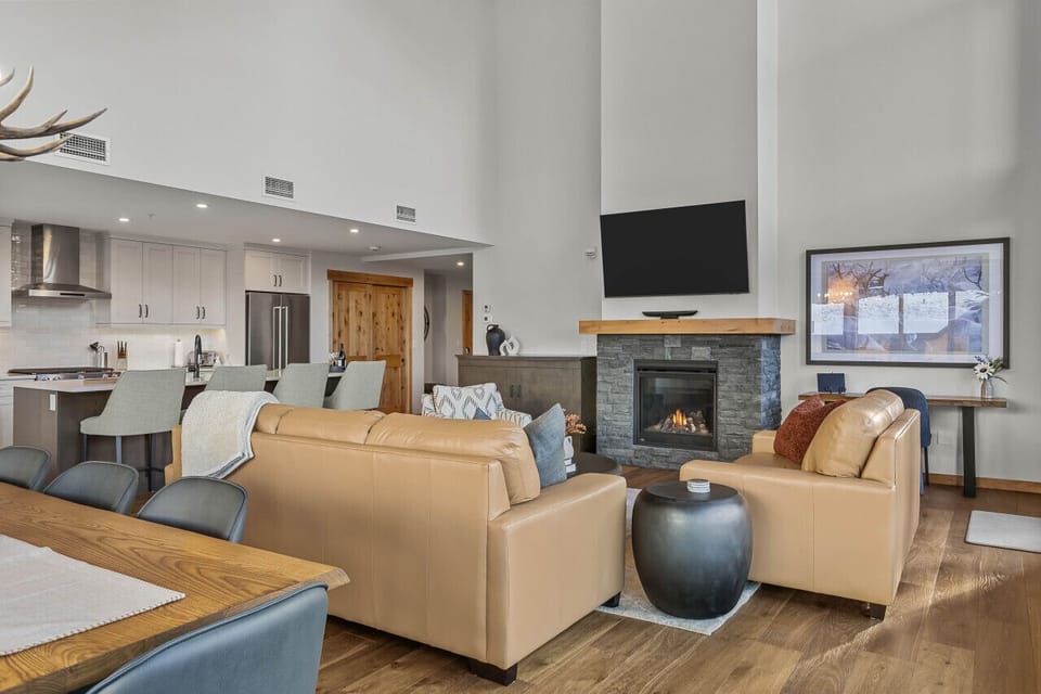 Smart TV and Gas Fireplace